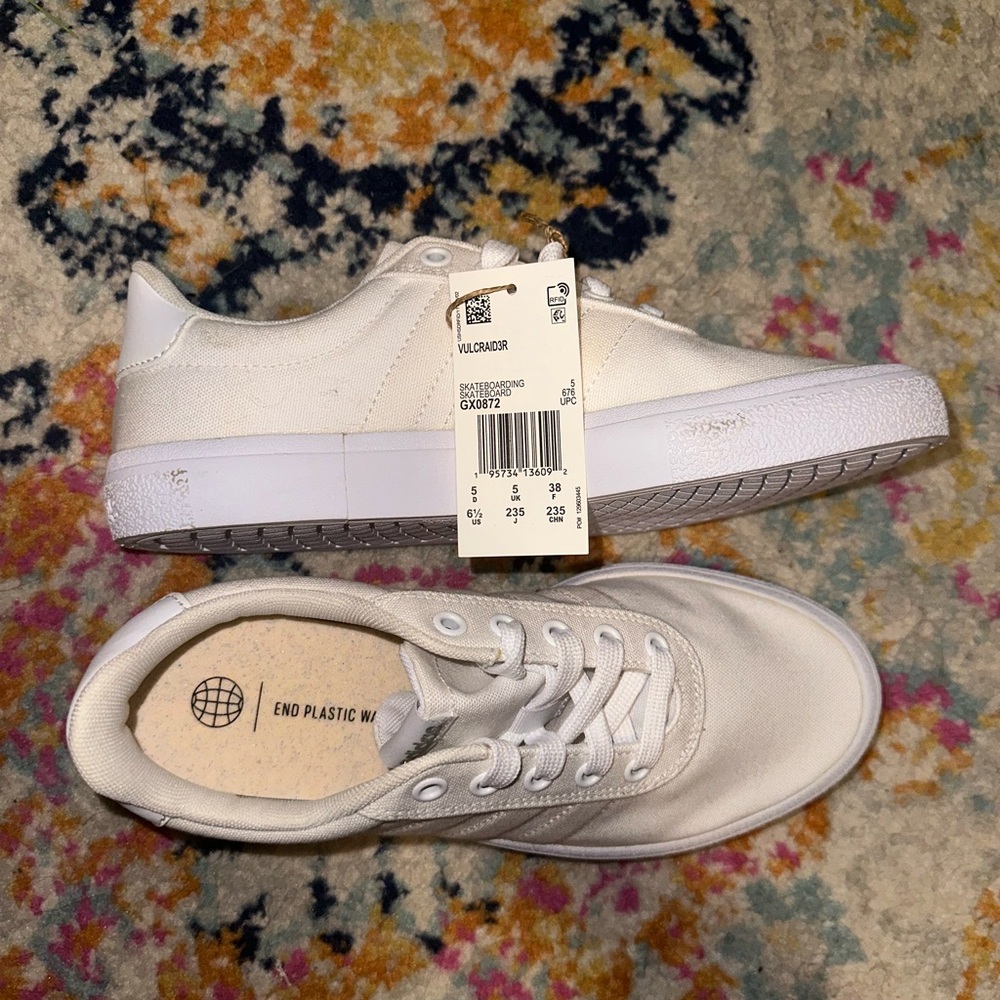 VULC RAID3R SKATEBOARDING SHOES - Adidas white canvas sneakers